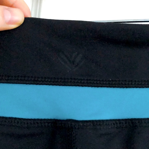 Black Forever21 workout shorts - Picture 4 of 5
